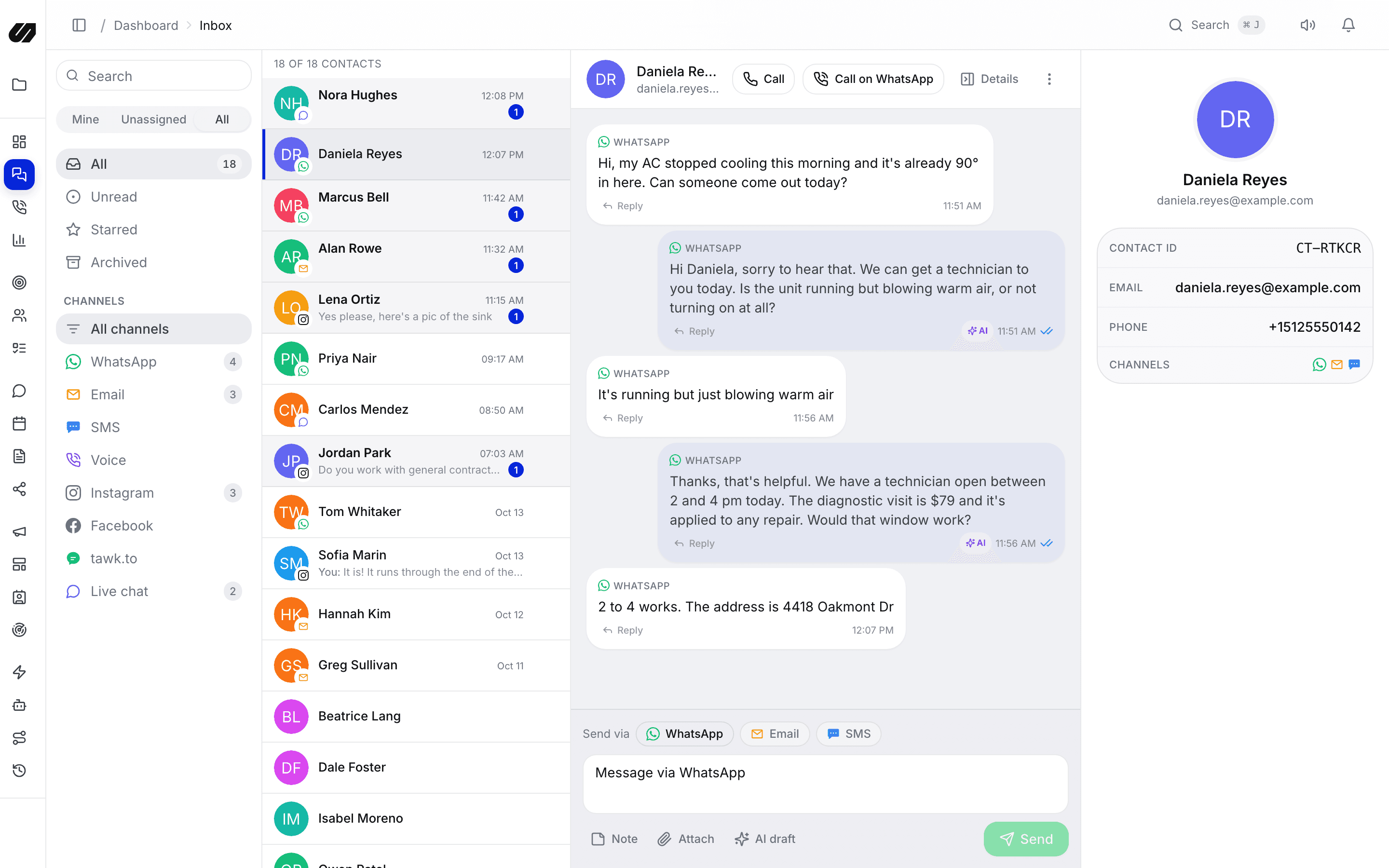 The SpeedIQ inbox with a WhatsApp conversation, AI replies and the contact panel